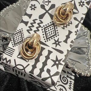 Elegant Gold Knot Earrings